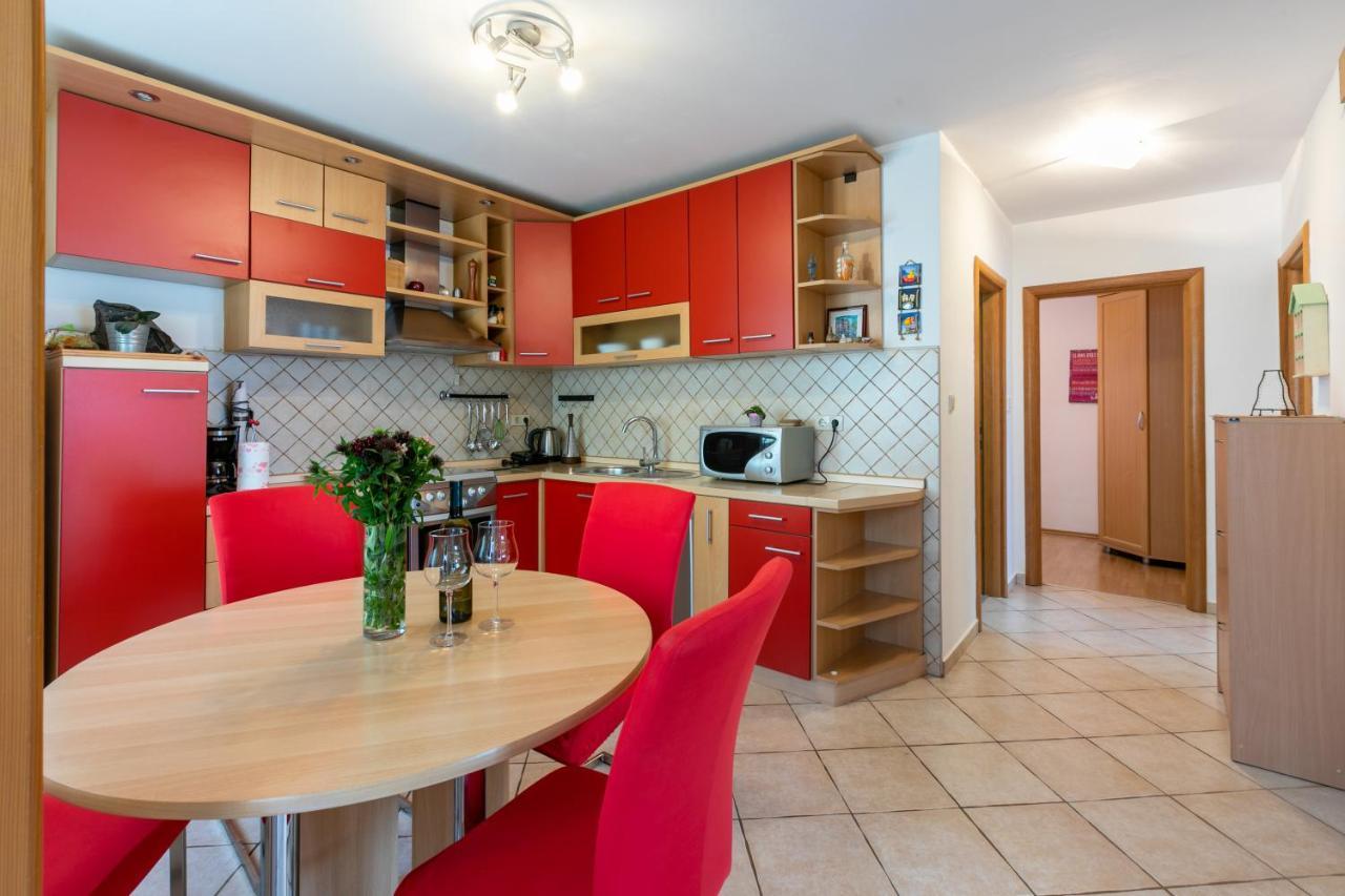 Apartments Kira Crikvenica Luaran gambar