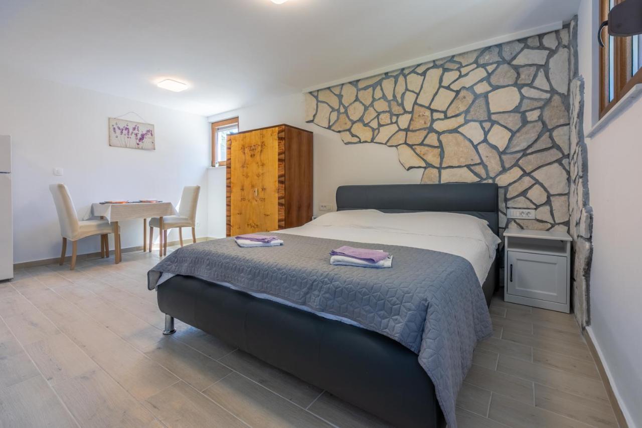 Apartments Kira Crikvenica Luaran gambar