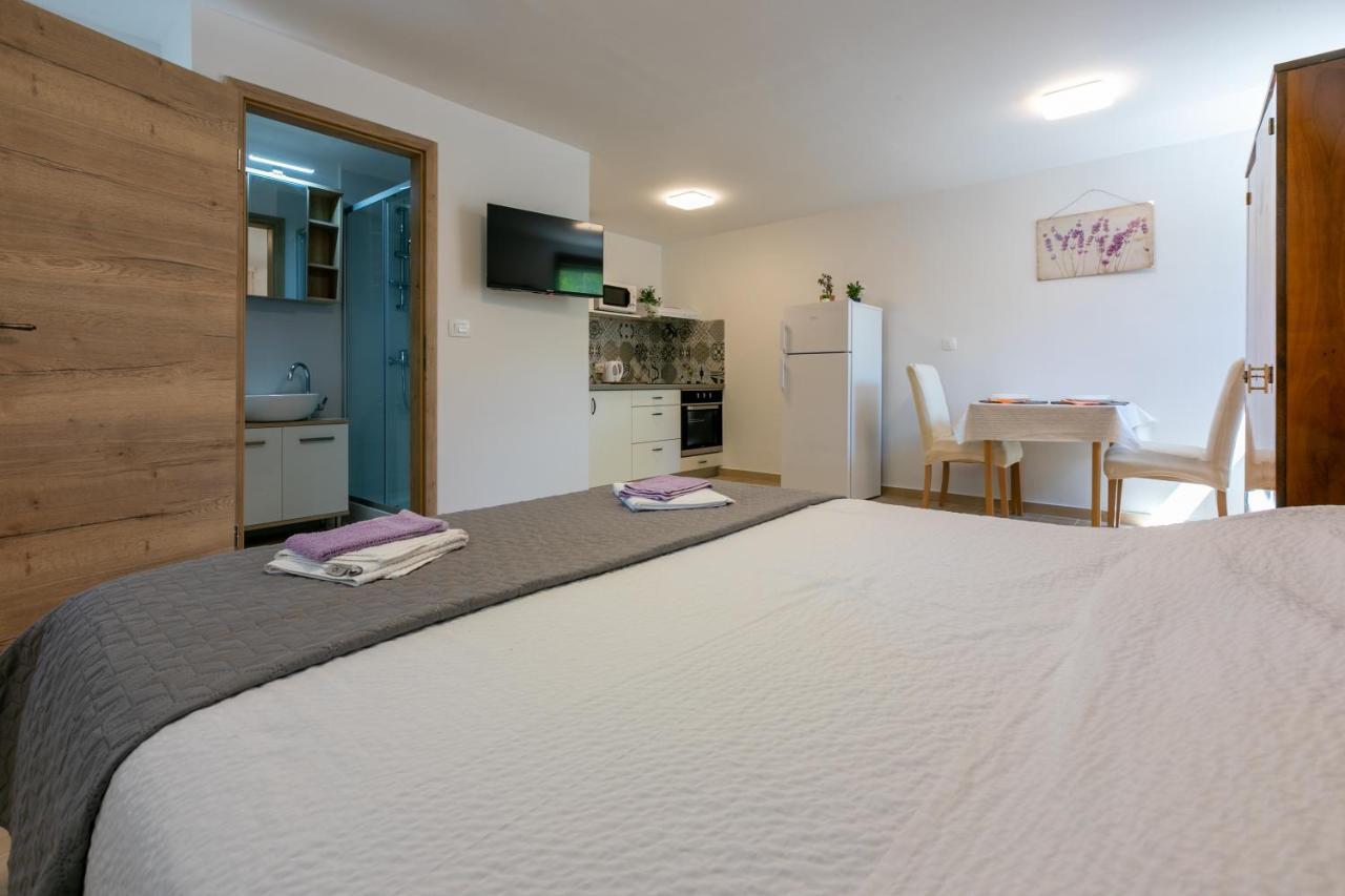 Apartments Kira Crikvenica Luaran gambar