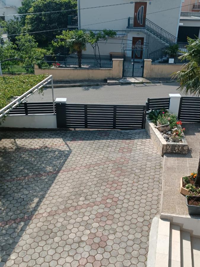 Apartments Kira Crikvenica Luaran gambar